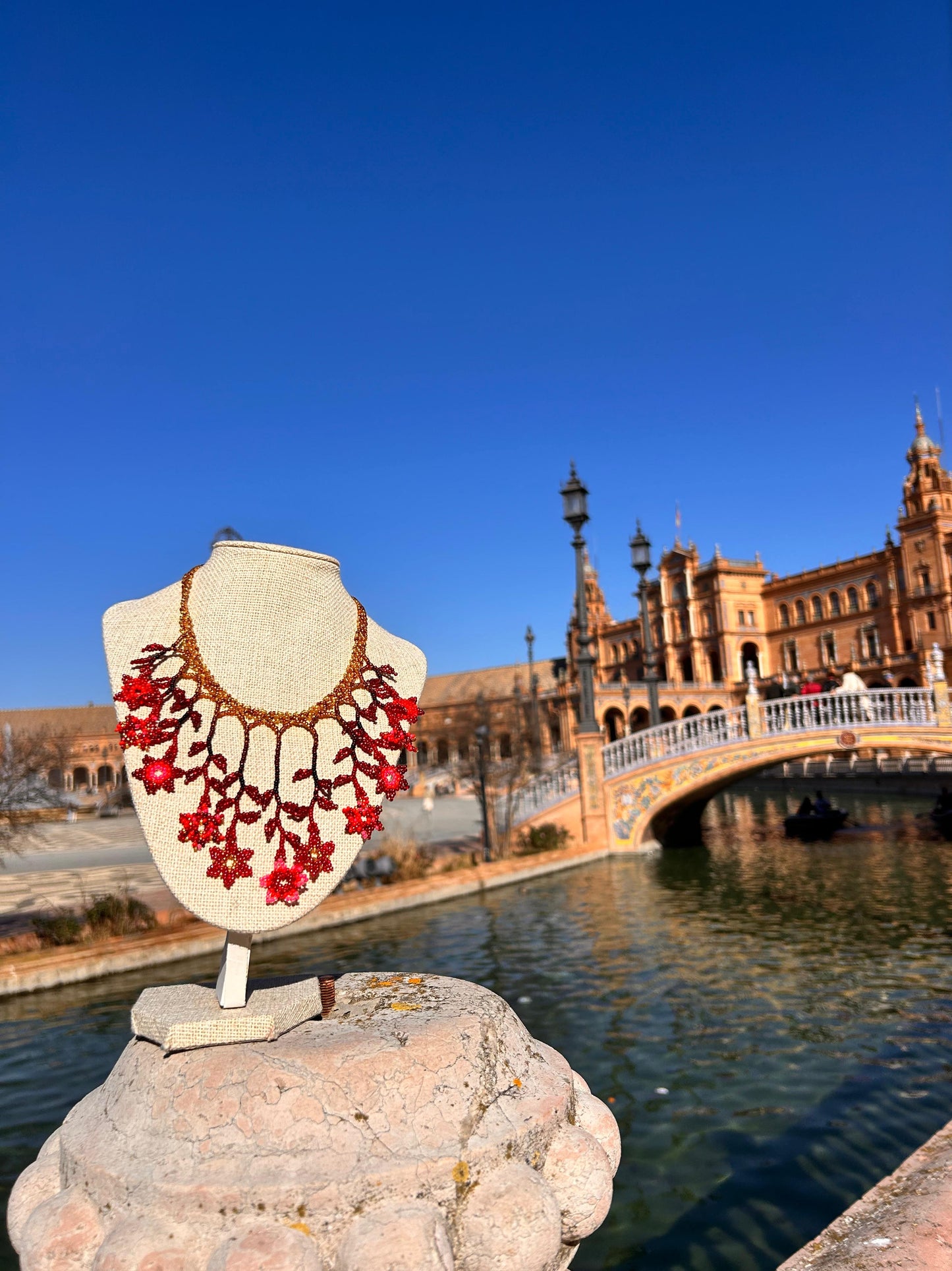 Collar "Cascada de flores" rojo