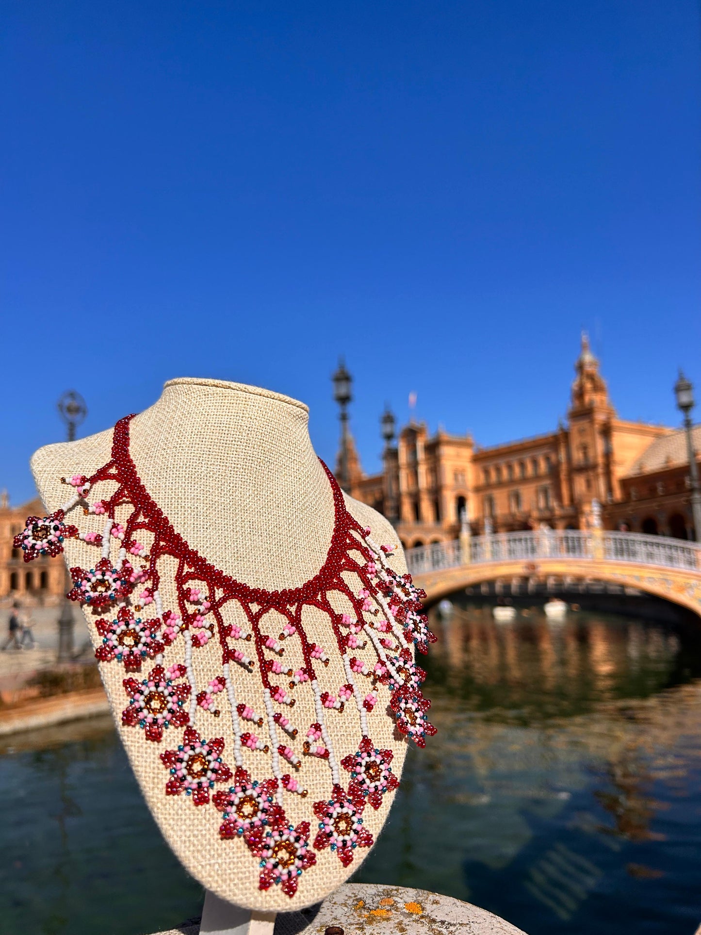 Collar "Cascada de flores" rosa & fucsia.