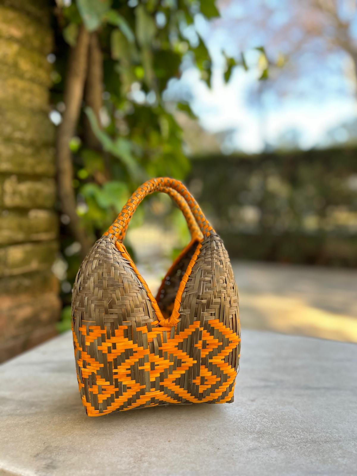 Bolso "Mini Brunita" triángulos gris verdoso